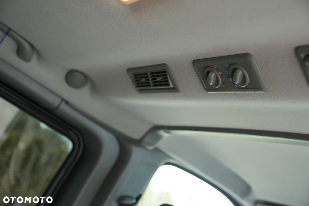Renault Trafic - 25