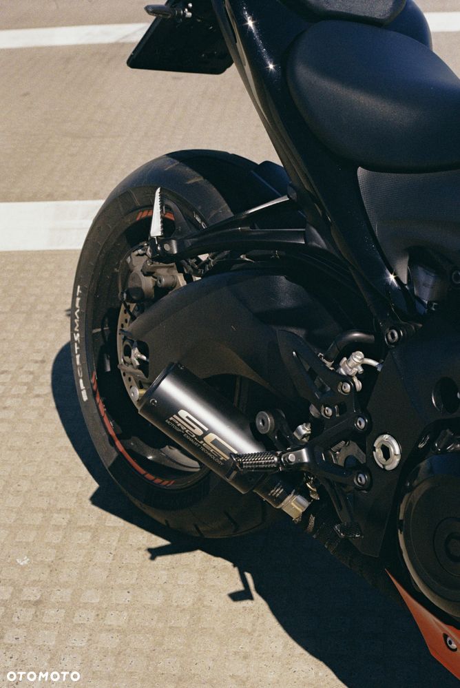 Suzuki GSX 1000 - 27