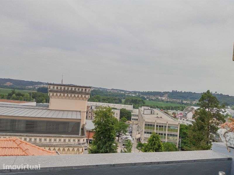 Moradia T2 mobilado com dois wcs, no centro de Águeda