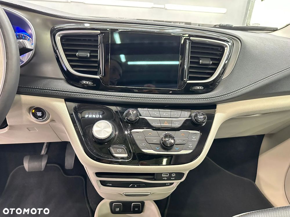 Chrysler Pacifica - 9