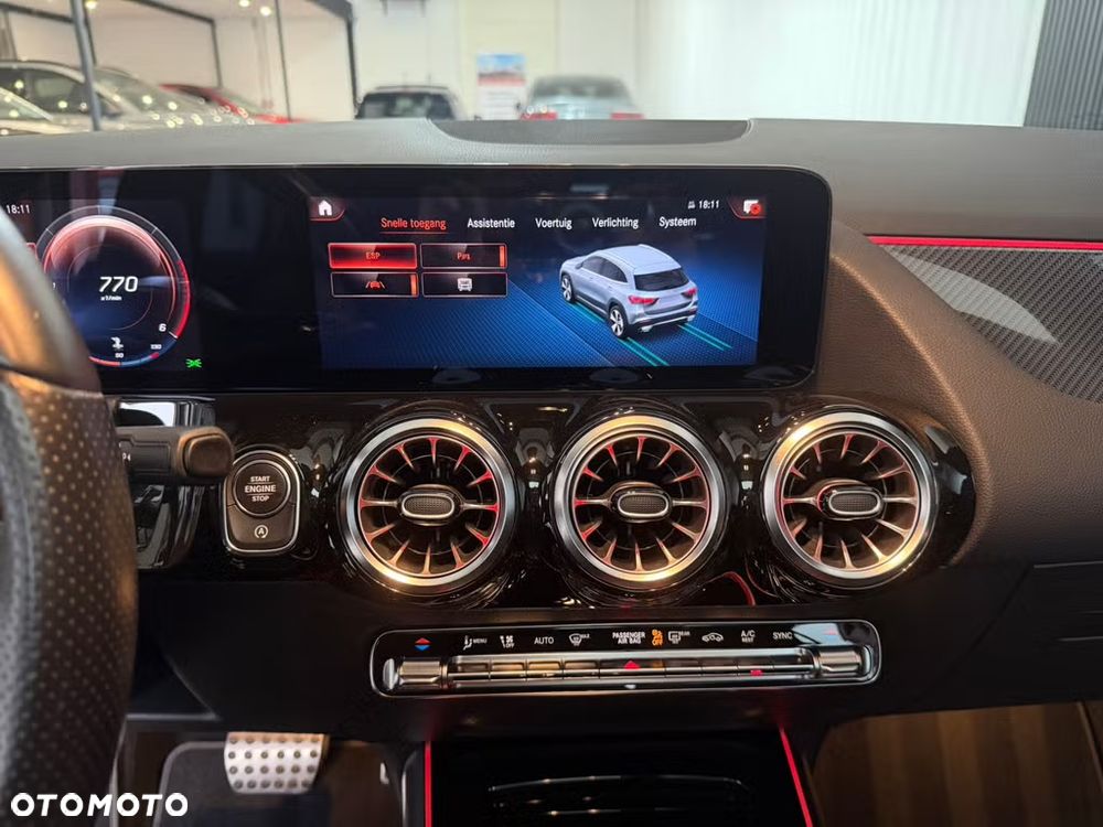 Mercedes-Benz GLA - 17