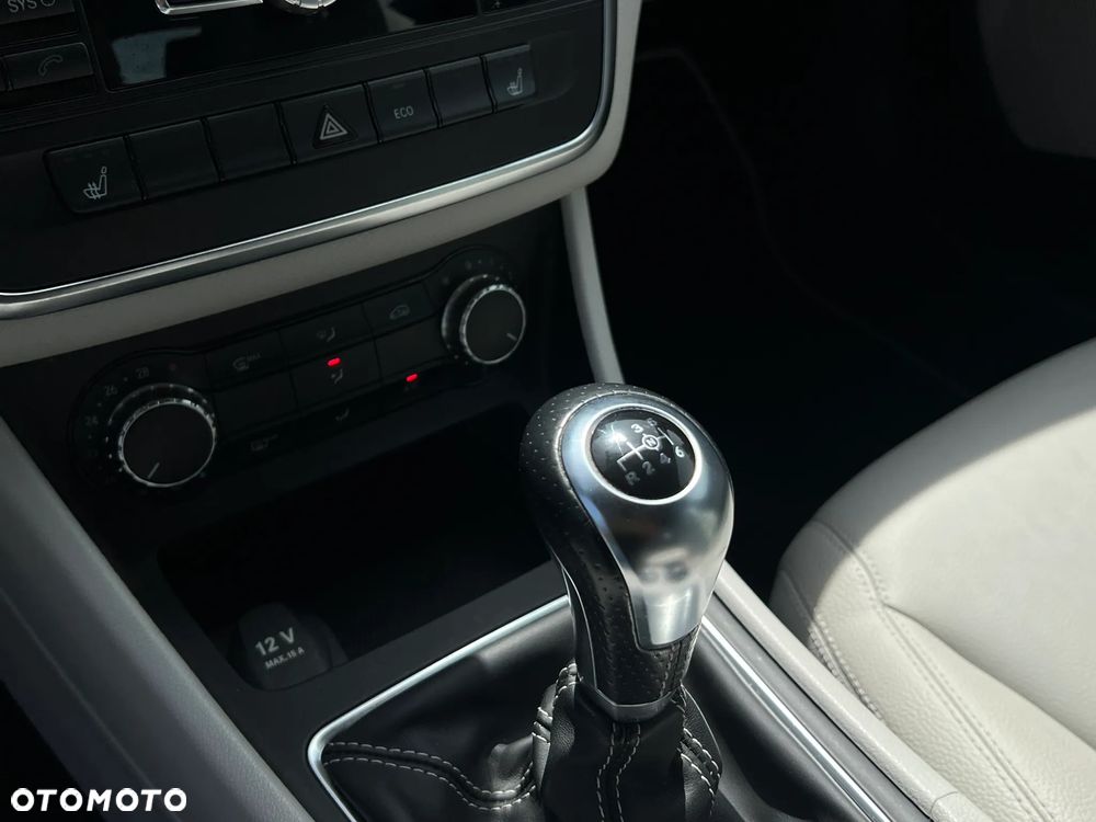 Mercedes-Benz CLA 200 Urban - 27