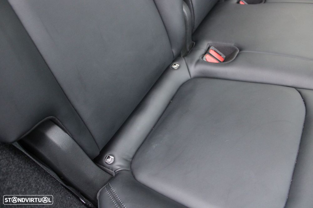 Tesla Model Y Long Range Dual Motor AWD - 38