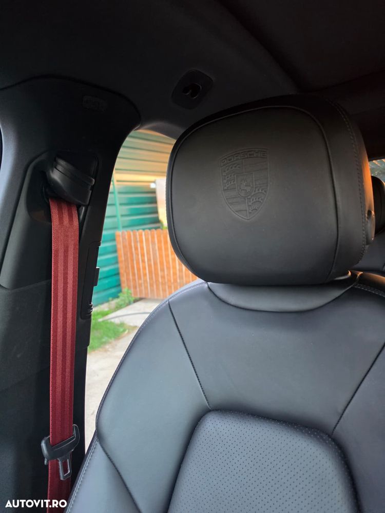 Porsche Cayenne Coupe E-Hybrid - 24