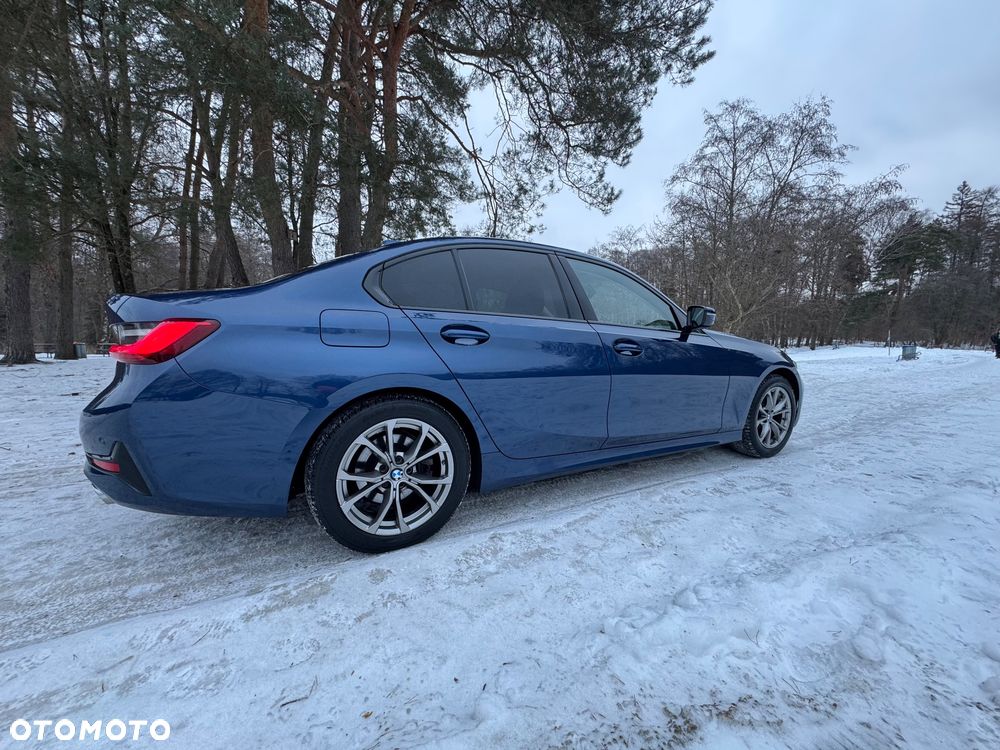 BMW Seria 3 318d Sport Line - 4