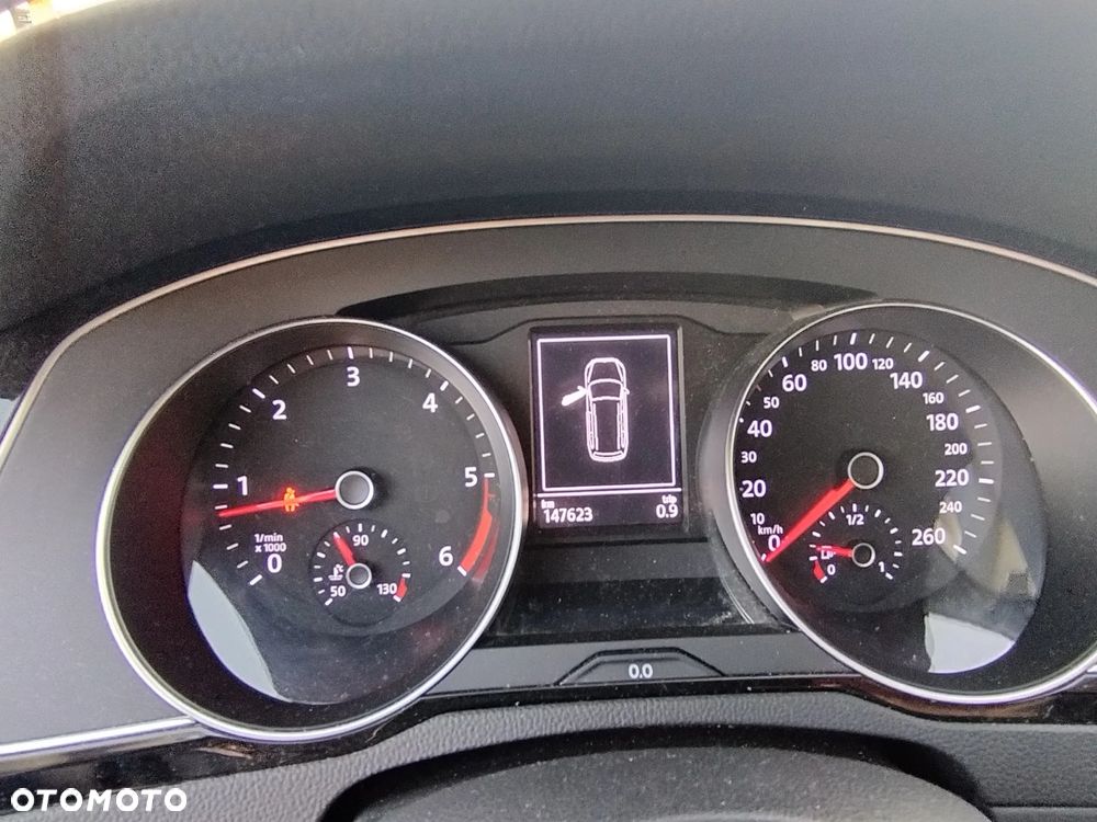 Volkswagen Passat Variant 2.0 TDI SCR DSG BlueMotion Comfortline - 19
