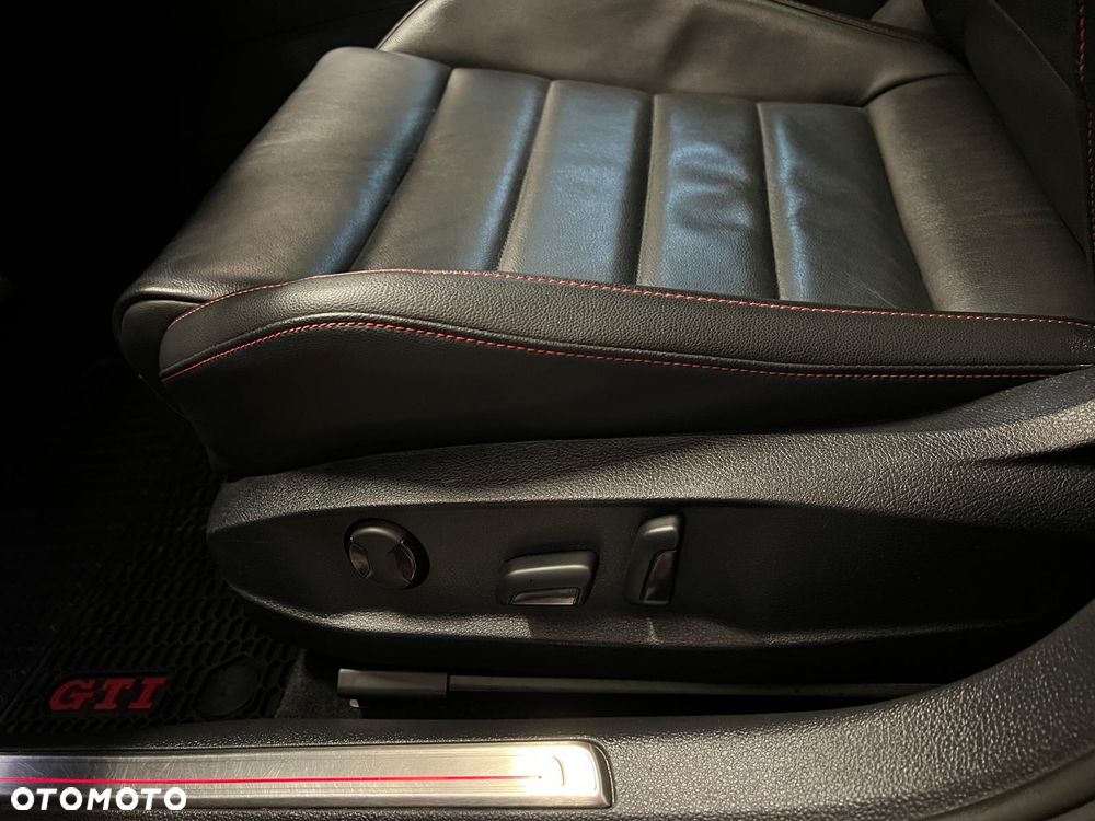 Volkswagen Golf 2.0 TSI OPF DSG GTI - 24