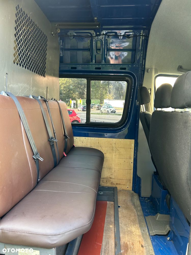 Mercedes-Benz Sprinter - 4