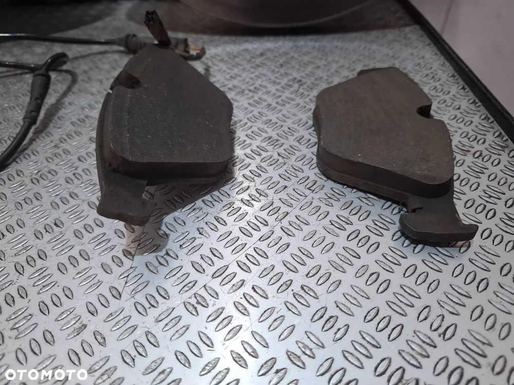 Tarcze hamulcowe klocki przód komplet 34,5 średnica BMW 5 F10 - F11 rok 2014 - 2