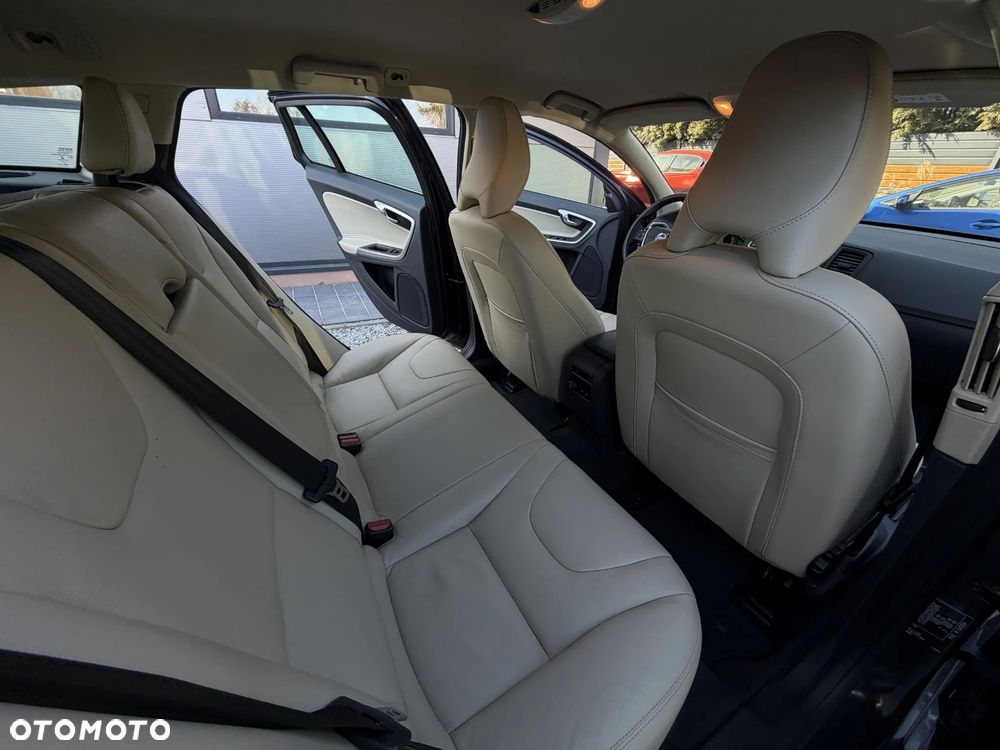 Volvo V60 D4 Geartronic Momentum - 18