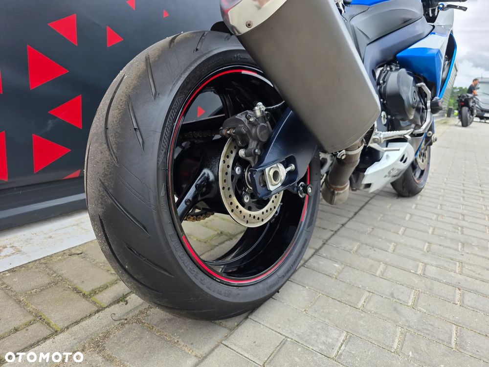 Suzuki GSX-R - 25