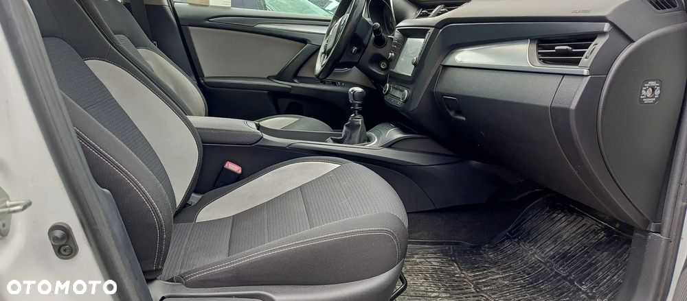 Toyota Avensis 2.0 D-4D Premium - 8