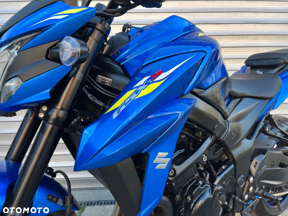 Suzuki GSX - 32