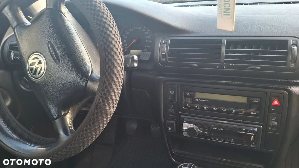 Volkswagen Passat 1.8 - 3