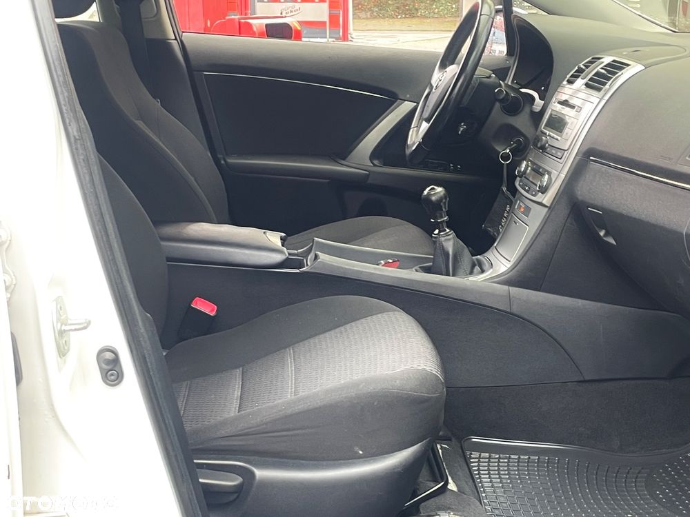 Toyota Avensis - 13