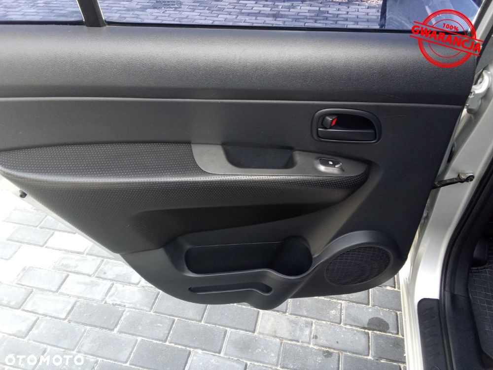 Kia Carens - 29