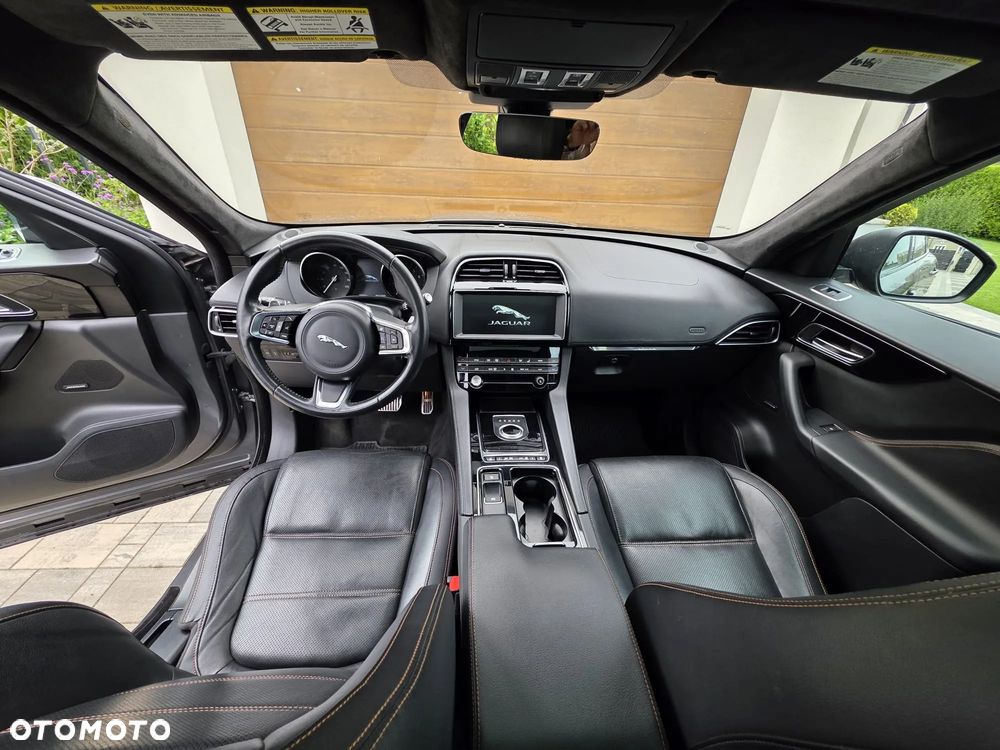 Jaguar F-Pace 25t AWD Prestige - 5