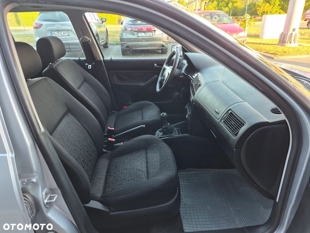 Volkswagen Golf 1.6 Basis - 6