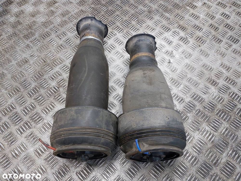 PODUSZKA ZAWIESZENIA TYŁ KOMPLET BMW E60 E61 154966 104930 - 1