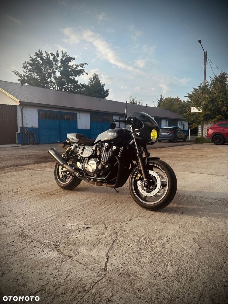 Yamaha XJR - 6