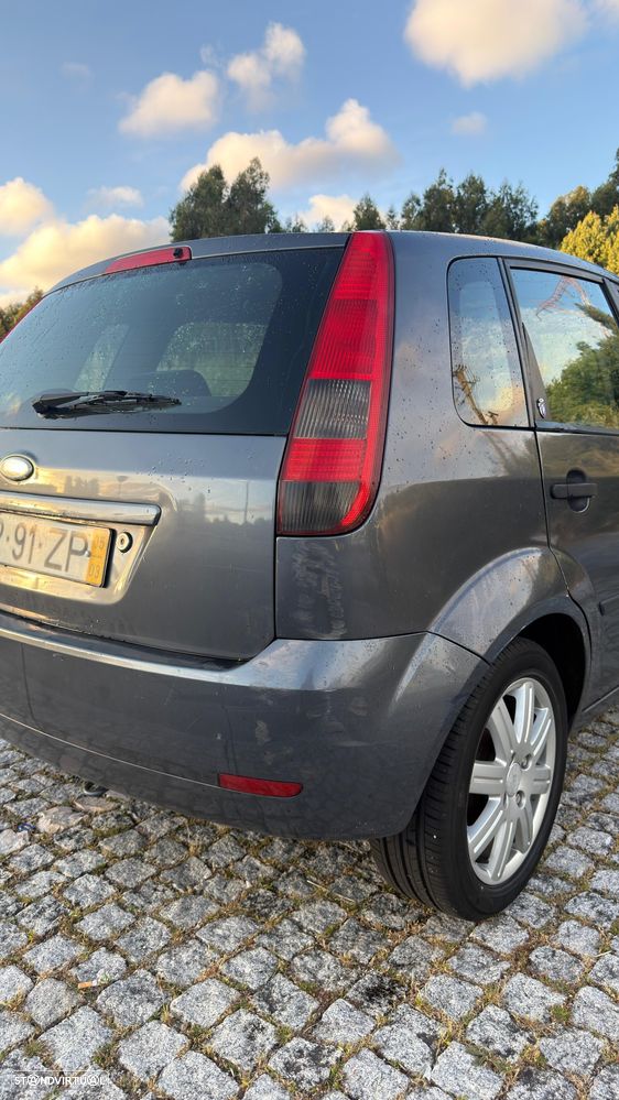 Ford Fiesta 1.25 Ghia - 12