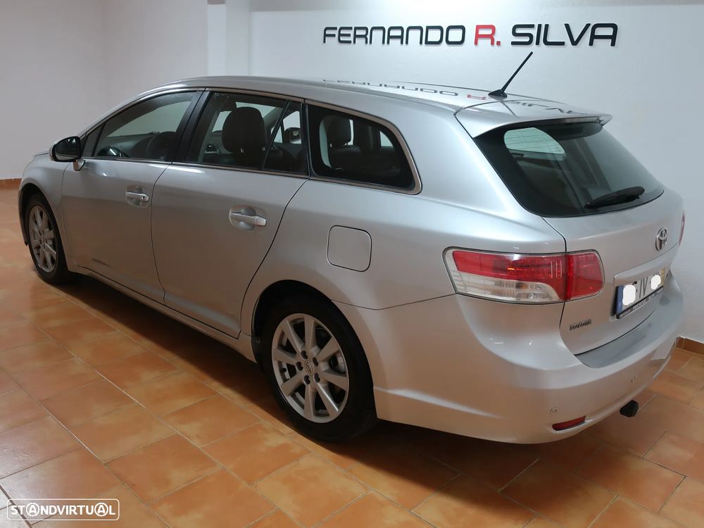 Toyota Avensis SW 2.0 D-4D Exclusive +Pele+GPS - 1