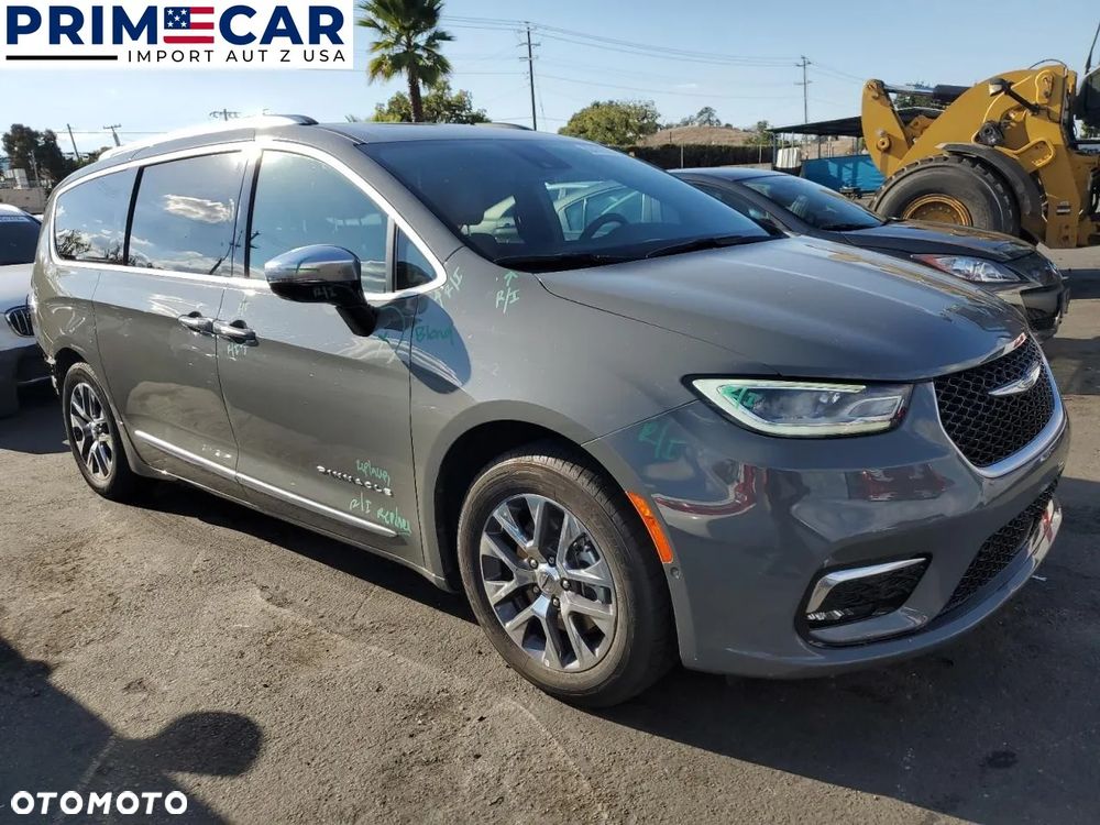 Chrysler Pacifica - 1