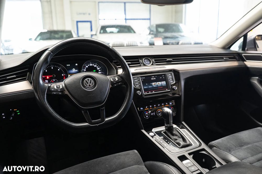 Volkswagen Passat 2.0 TDI SCR DSG (BlueM Tech) Comfortline - 29