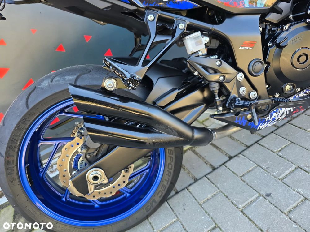 Suzuki GSX - 23