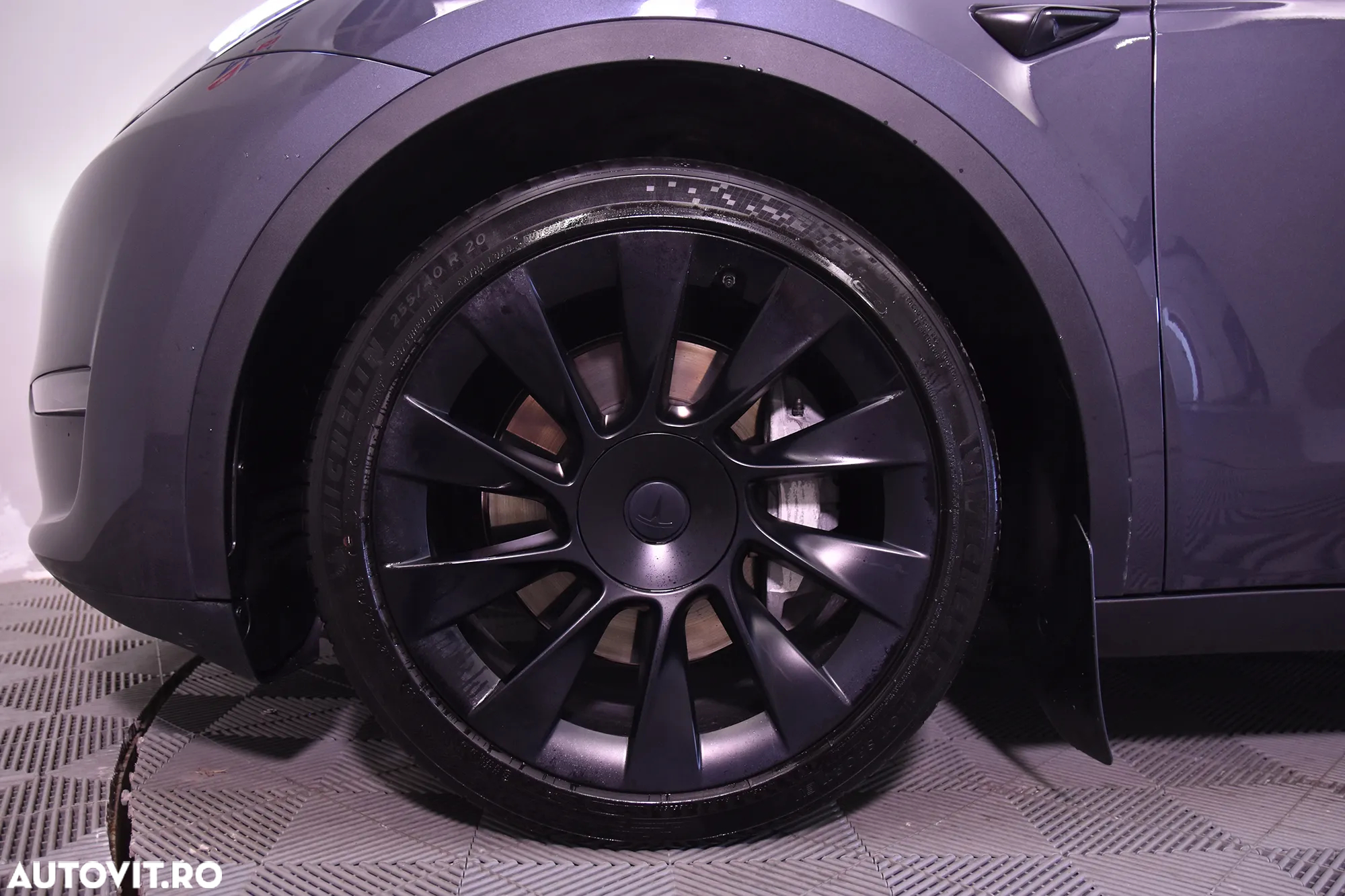 Tesla Model Y - 13