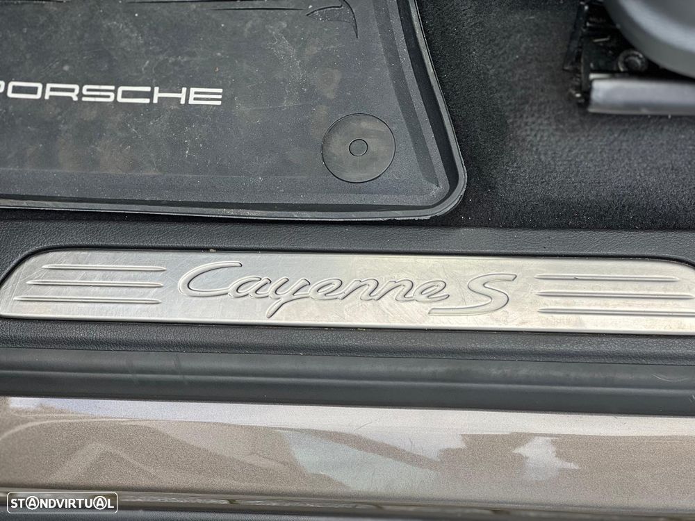 Porsche Cayenne S E-Hybrid Platinum Edition - 17