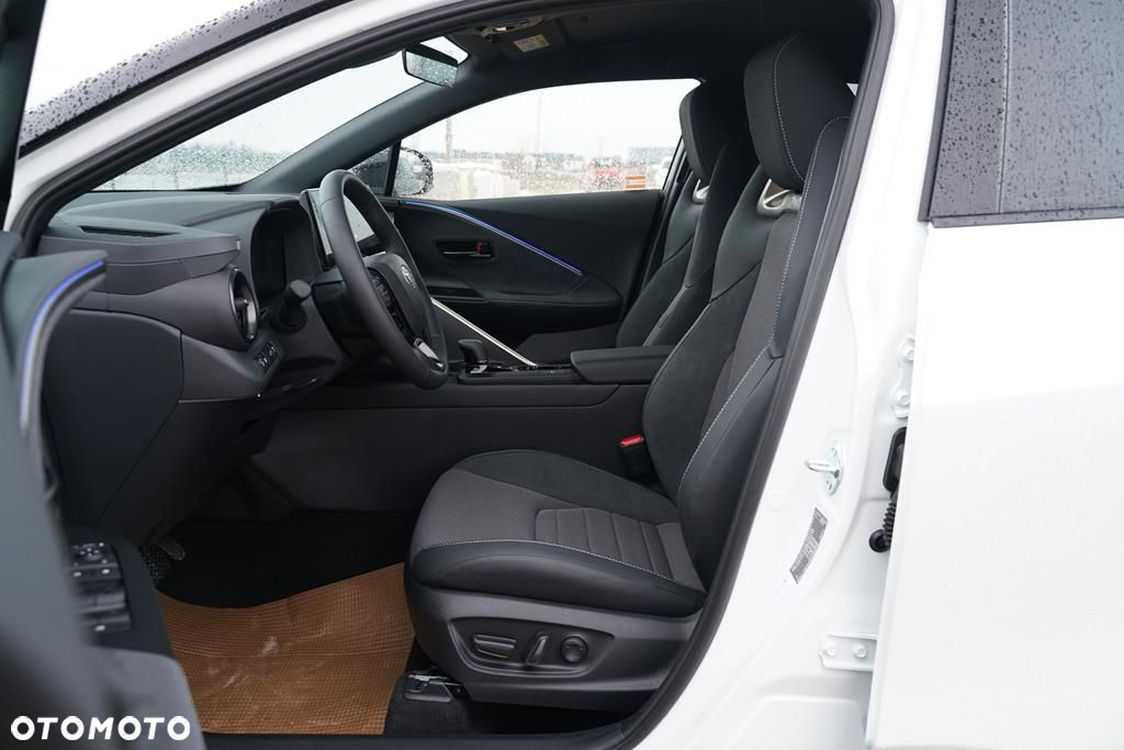 Toyota C-HR 2.0 Hybrid Dynamic Force Executive - 12
