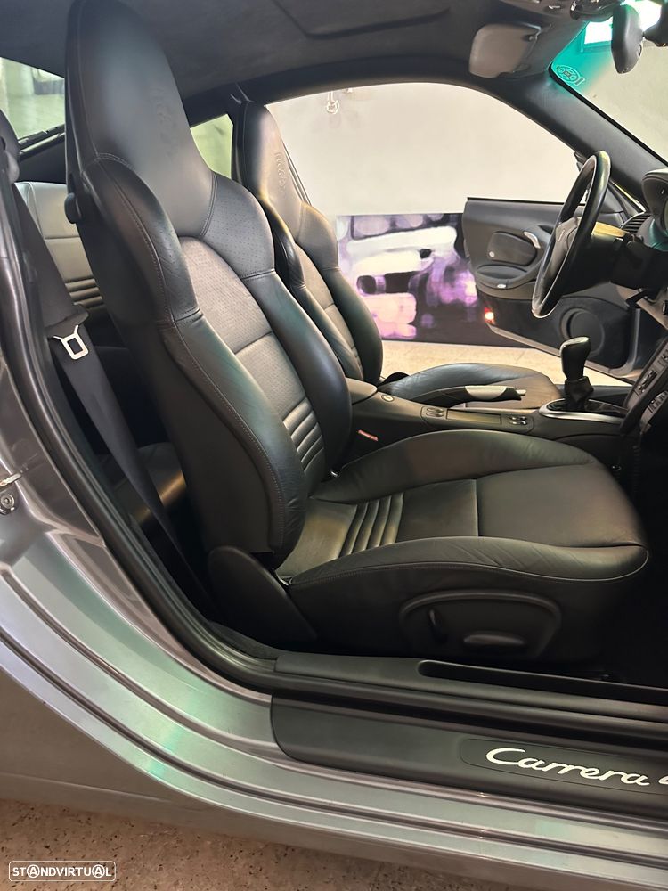 Porsche 911 (996) Carrera 4 - 28