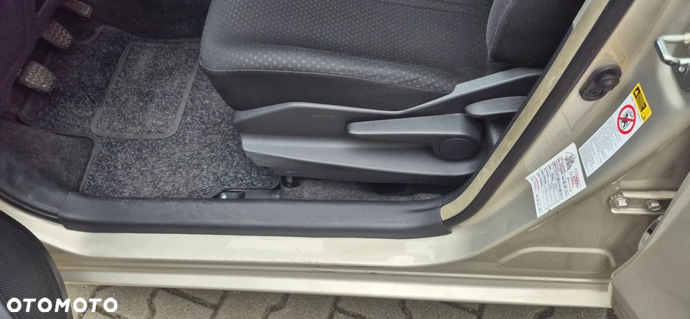 Toyota Yaris 1.33 Sol - 25