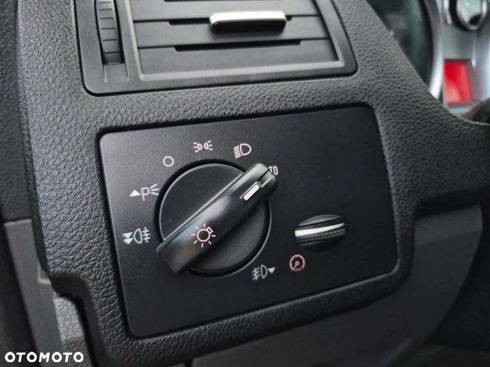 Ford Kuga 2.0 TDCi 2x4 Titanium - 27