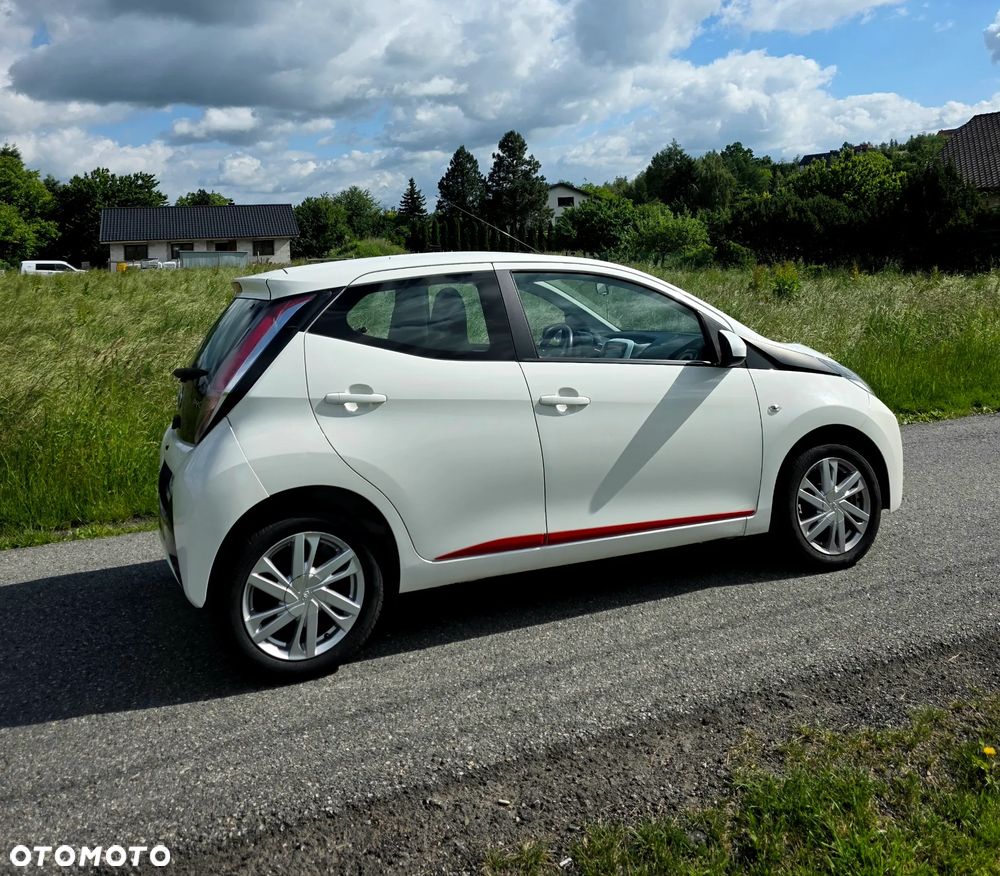 Toyota Aygo x-play Eco - 17