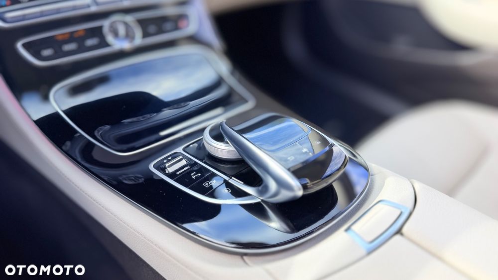 Mercedes-Benz Klasa E 220 d 4Matic 9G-TRONIC AMG Line - 20