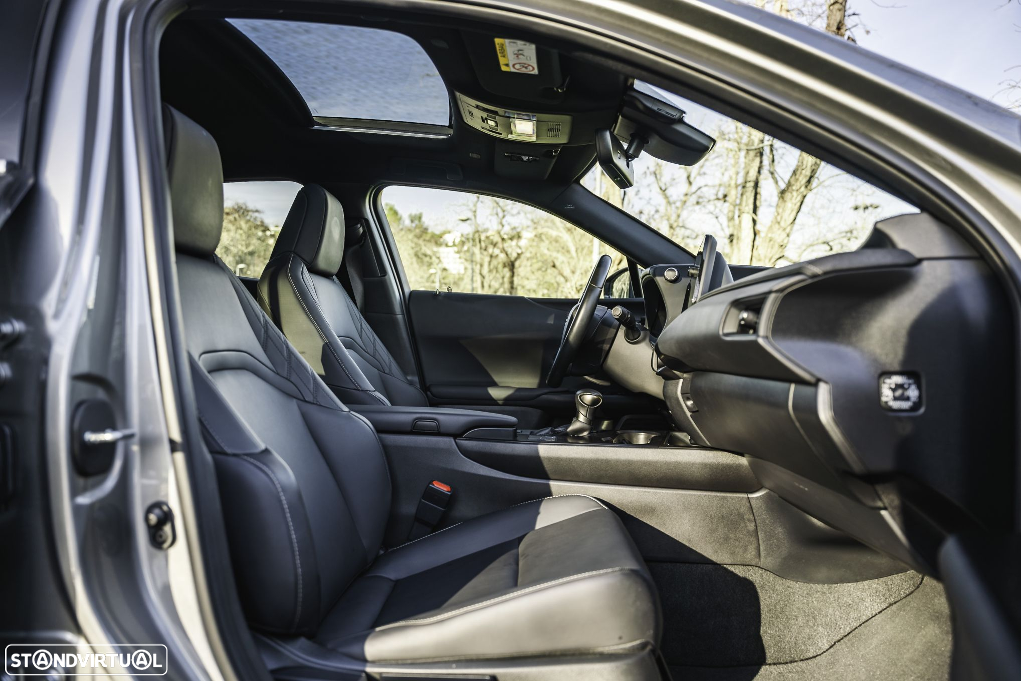 Lexus ux-250h - 6