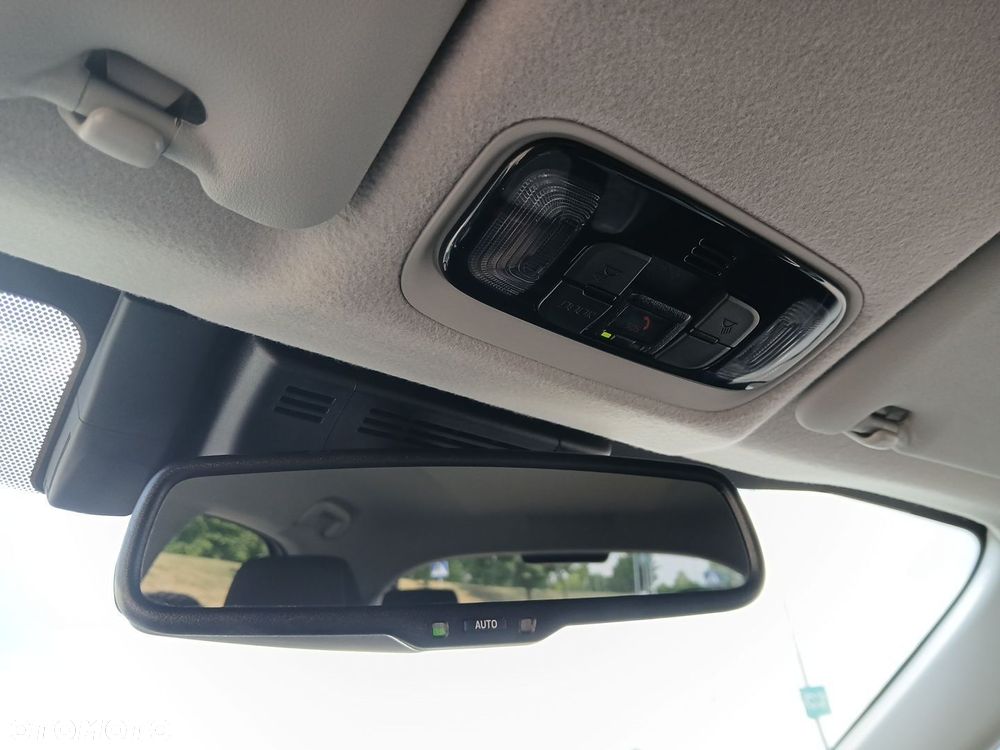 Toyota Yaris Hybrid 1.5 Style - 39