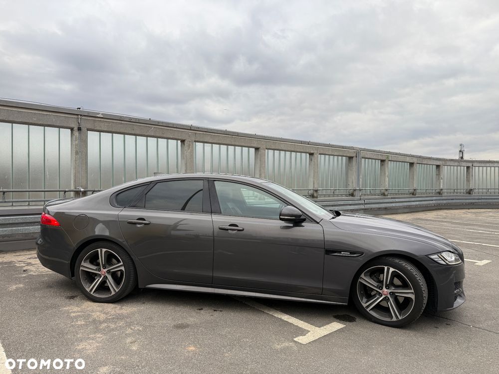 Jaguar XF 2.0 i4D R-Sport - 13