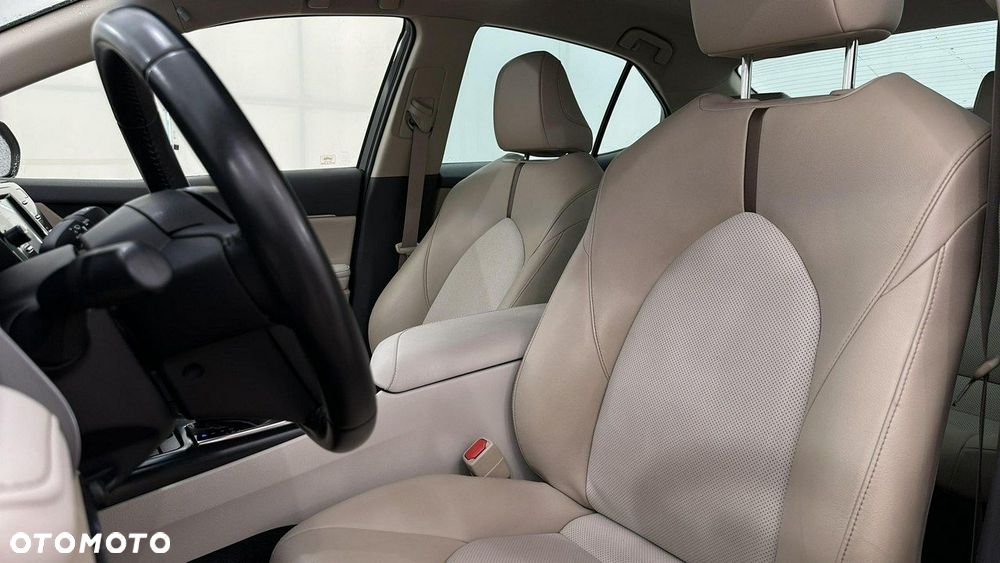 Toyota Camry - 10