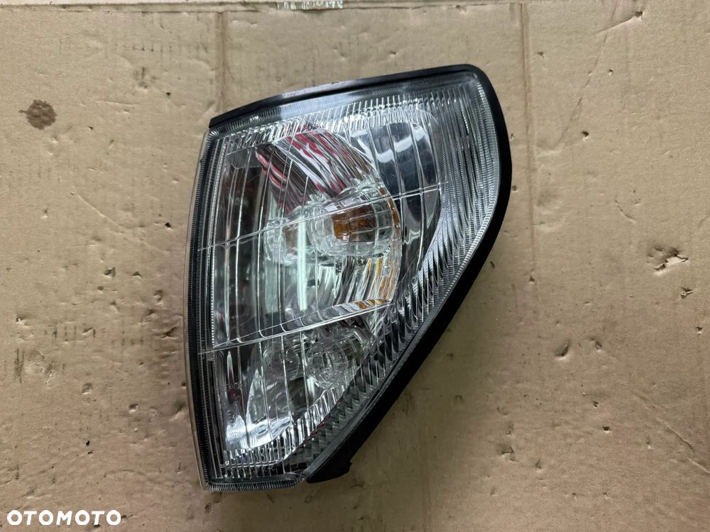 Reflektor / lampa przedni kierunkowskaz Toyota Land Cruiser 90 - lewa strona - oryginalna - 1