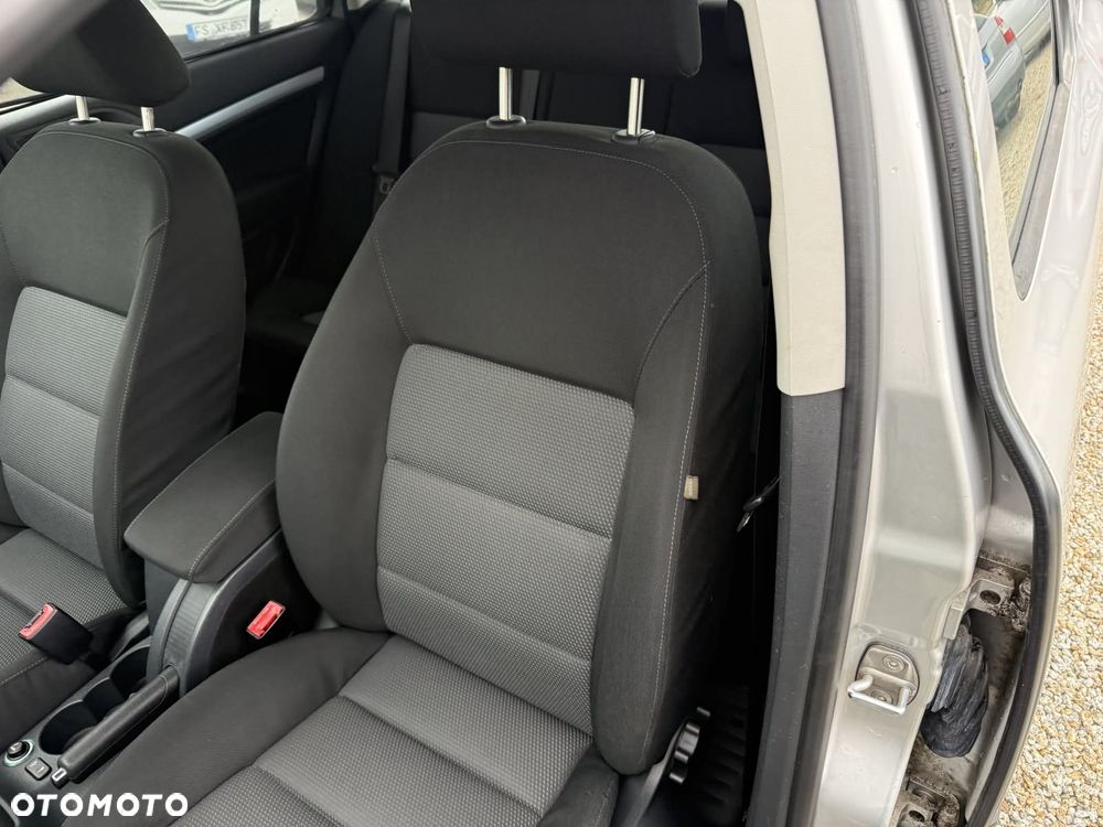 Skoda Octavia 1.6 Combi Ambiente - 16