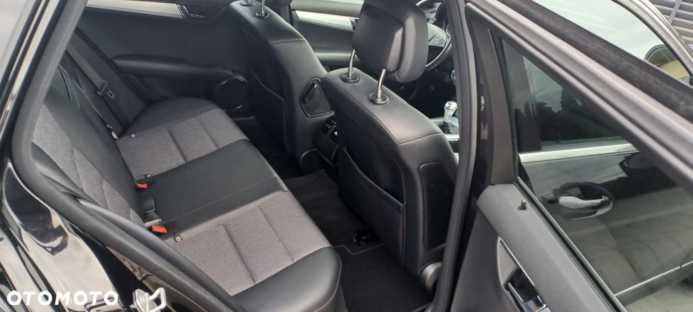 Mercedes-Benz Klasa C 200 Avantgarde Edition - 28