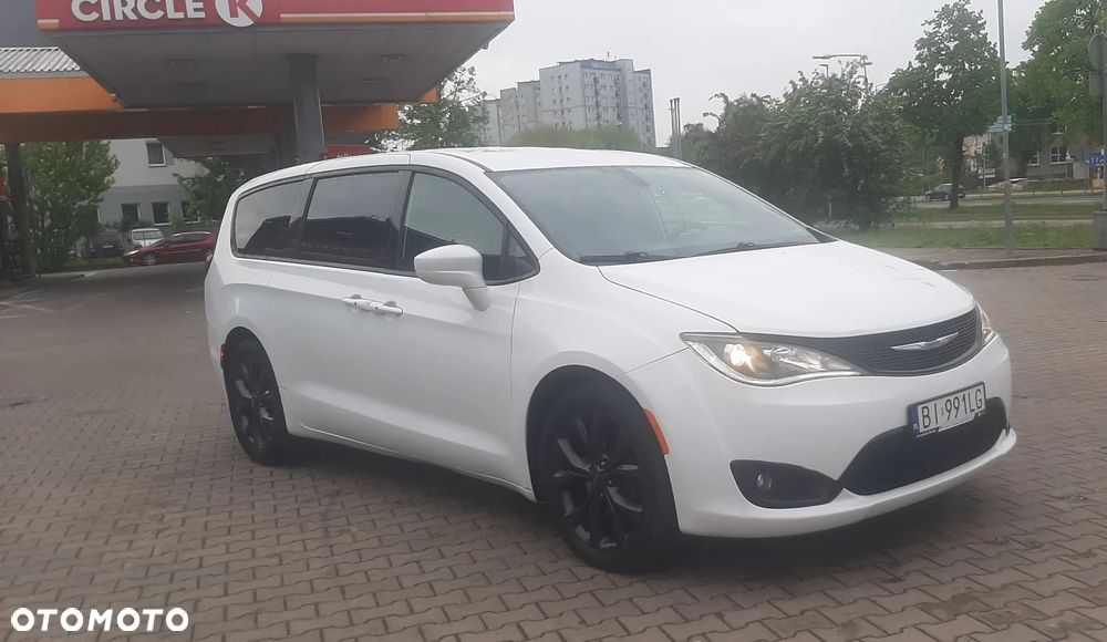 Chrysler Pacifica - 6