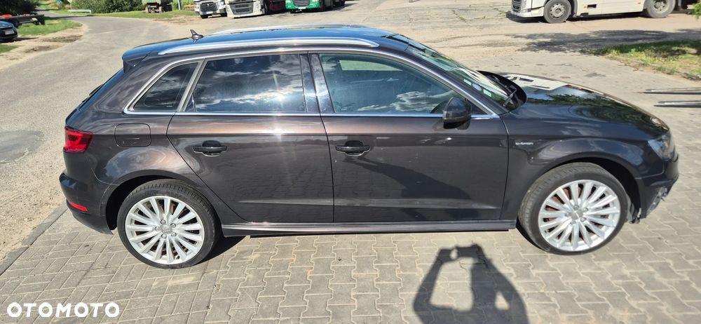 Audi A3 Sportback 1.4 TFSI E-tron Attraction e-S tronic - 4