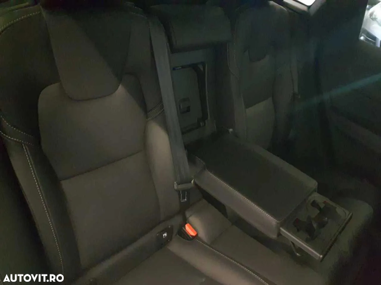 Volvo XC 60 B4 D AWD Plus Dark - 6