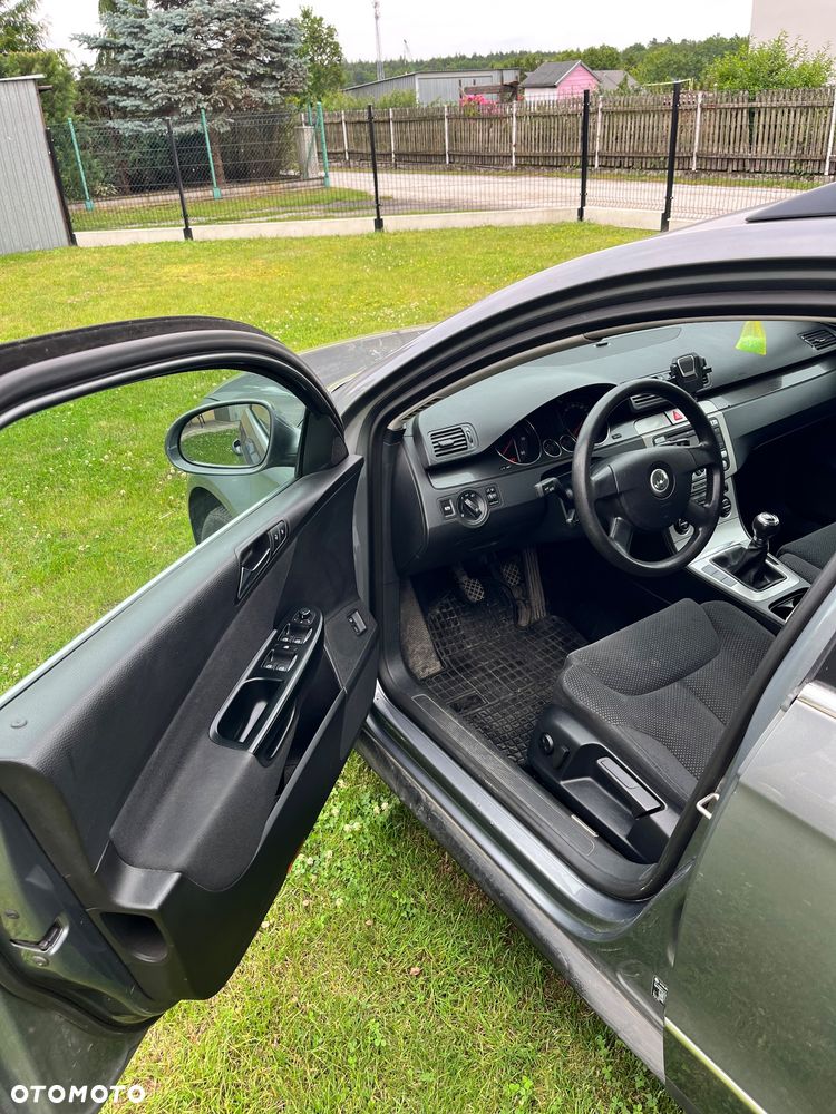 Volkswagen Passat 1.9 TDI Comfortline - 9