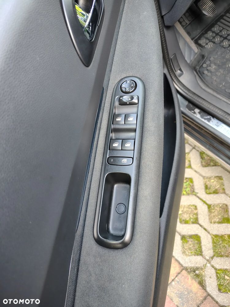 Peugeot 3008 1.6 BlueHDi Style S&S - 19