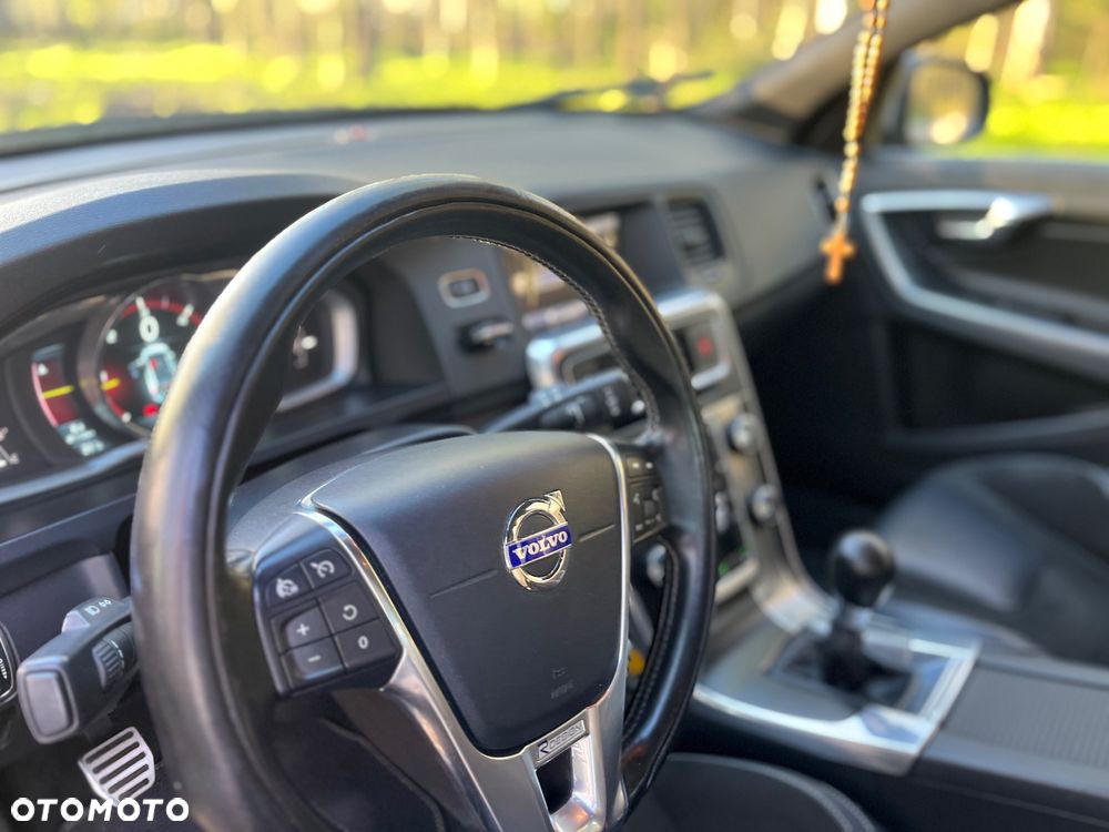 Volvo V60 D3 R-Design - 23